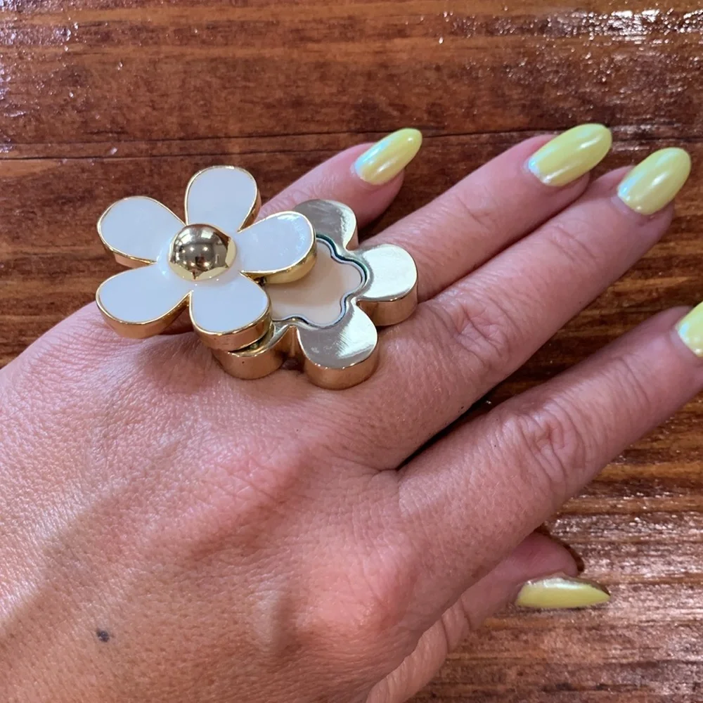 Limited-Edition 2007 Marc Jacobs “Daisy” Statement Perfume Ring - Picture 17 of 17